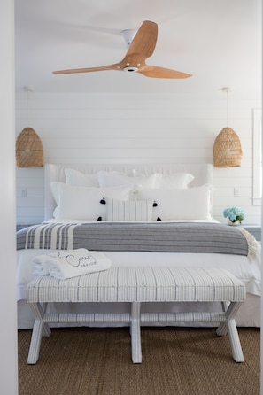 LUXURY PEACOCK ALLEY LINENS W/NIGHTSTAND LIGHTING