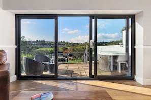 Beautiful Cottage, Hot Tub, Countryside Views