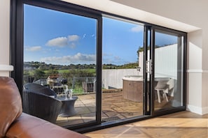 Beautiful Cottage, Hot Tub, Countryside Views