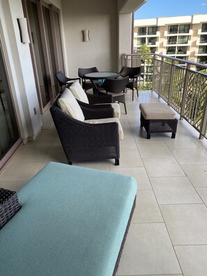 Balcony/Lanai.   Looking at Ocean and sunsets