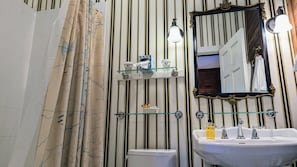 Bostwick Room Photo 04