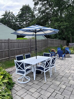 Outdoor dining with 6 chairs. 