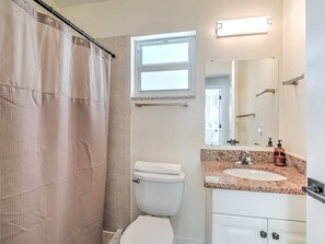 Upper Level Full Bathroom