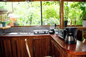 Fully equipped kitchen for light cooking