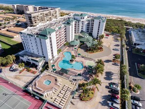 Amenities include sun deck, whirlpool spa, tennis courts, kid's splashpad, and poolside bar!