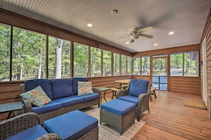 Screened-in Porch | Free High-Speed WiFi
