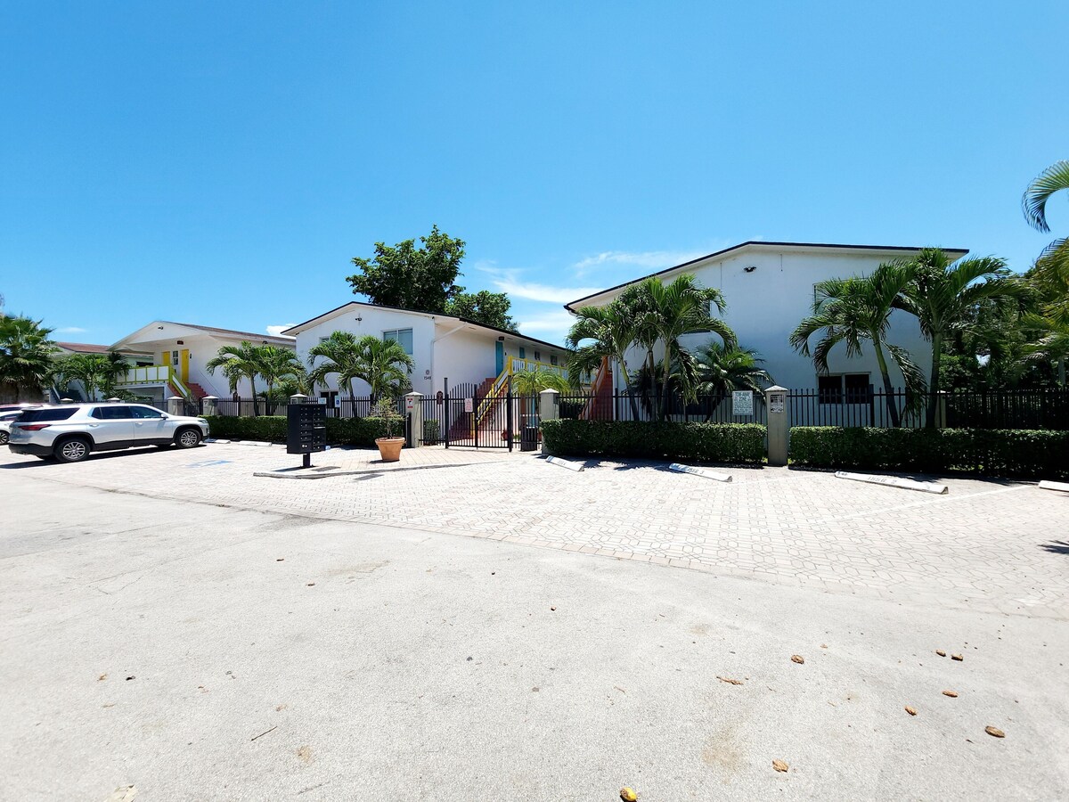 Endless Summer Rental 3 Bedroom 2 Bath – Entire Apartment
