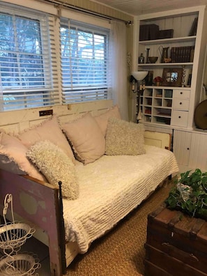 Day bed in living room 