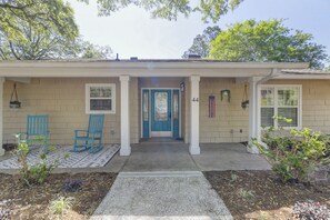 Welcome to our bungalow style home with 5 bedrooms, 2 kitchens, 4 bathrooms.