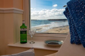 Sea Front Apartment with Spectacular Sea Views
