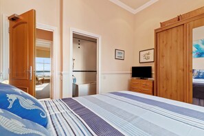 Sea Front Apartment with Spectacular Sea Views