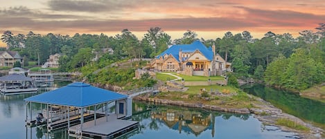 Blue Roof Manor at Rock Point, East Bear Branch Cove