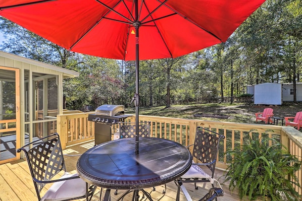Eatonton Vacation Rental | 3BR | 2BA | Stairs Required | 1,460 Sq Ft