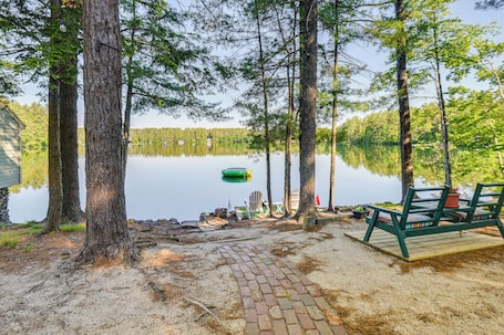 East Wakefield Vacation Rental | 2BR | 1BA | 1,000 Sq Ft | 1 Step for Entry