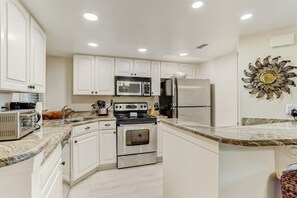 Fully Stocked Kitchen to Meet all your Needs