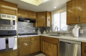 The kitchen has recently been upgraded. New quartz countertops and chef grade appliances. There is a reverse osmosis spigot at the kitchen sink for drinking water.
