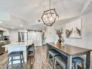 Dining Area with Seating for Four at 3228 Villamare