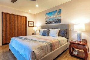 NEW Casper Hybrid King mattress with upholstered headboard and platform. 