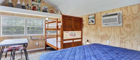 Nice size cabin that can sleep up to 4