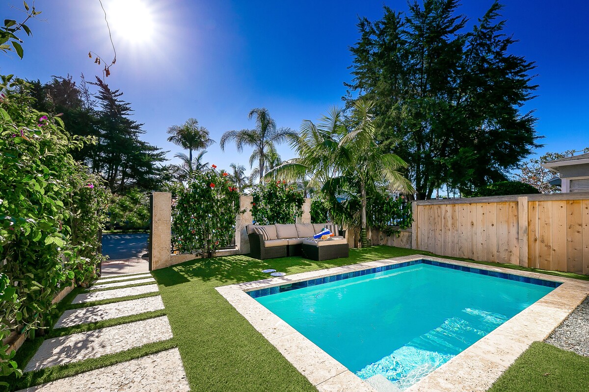 Tropical Paradise Combo Props Beachy w/ Pool, Rooftop Deck & 2 spas
