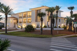 Villa Blanco - Luxury Beach View Vacation House for Large Group with Private Pool and Boat Slip on Holiday Isle in Destin, FL - Five Star Properties Destin/30A