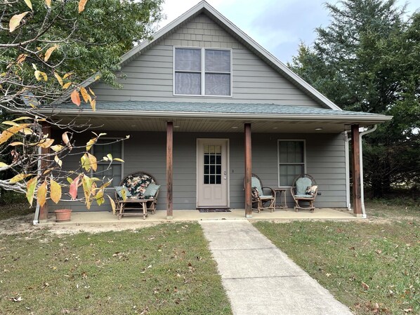 Front entrance to the cabin