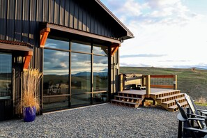We love our giant picture window in the great room. Full panoramic views of the surrounding area!
