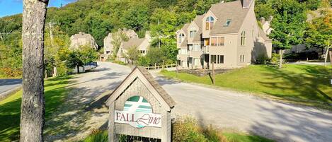 Fall Line condominiums are located a short distance to skiing at Killington or golfing at the Killington golf course.