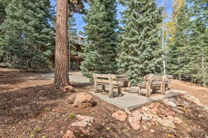 Backyard | Seating | Outdoor Dining Table | Deck