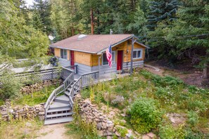 Cozy Mountain Cabin
