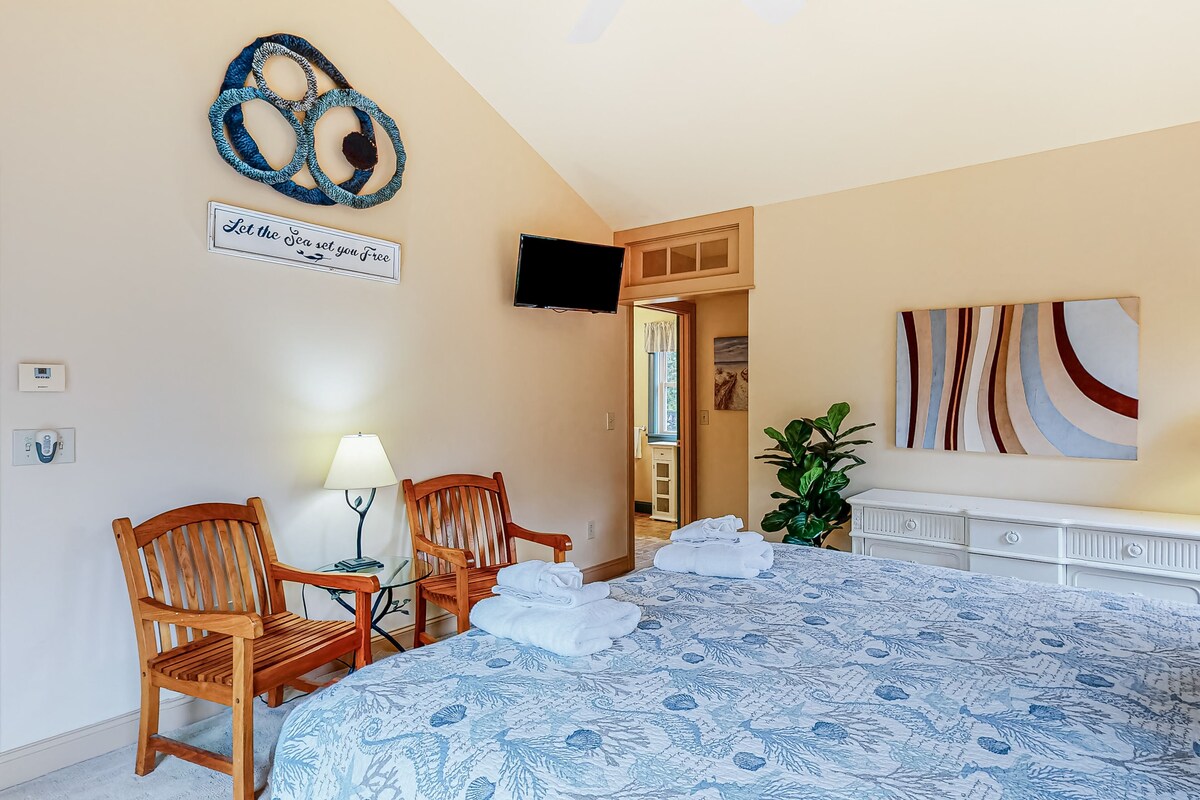 Woodland hideaway with lake access, private game room, fireplace, & luxe kitchen