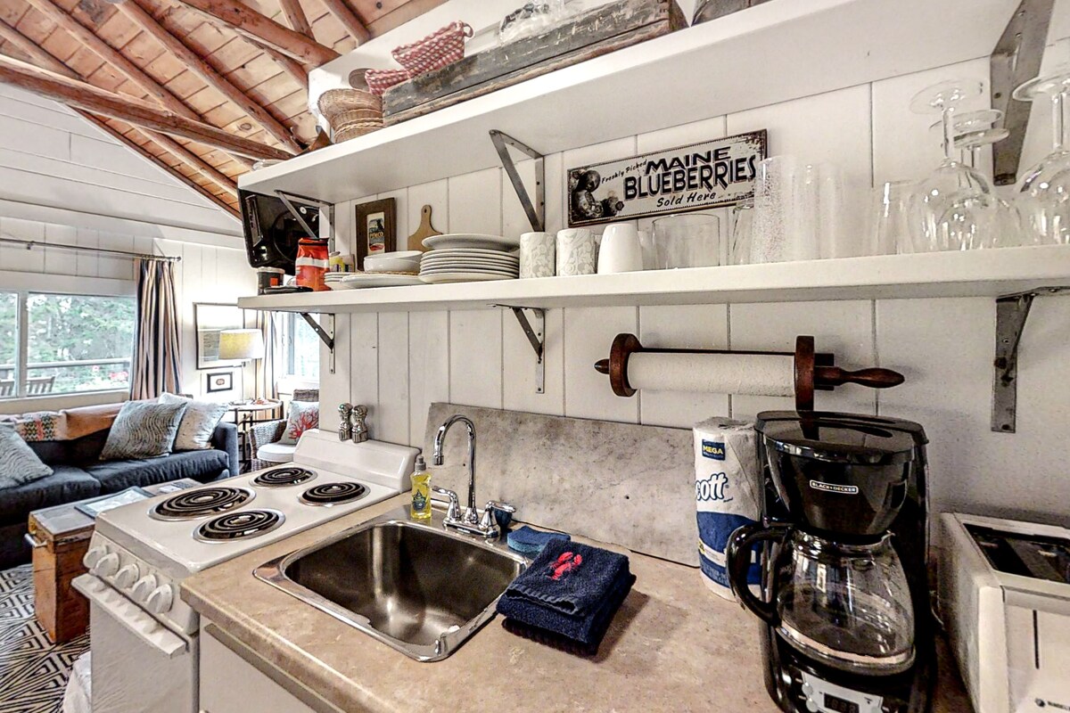 Chic Studio Cabin in Boothbay Harbor: Ocean Views, Sprucewold Beach Access