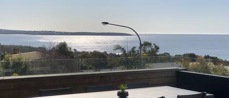 Balcony overlooking the beautiful Pacific Ocean