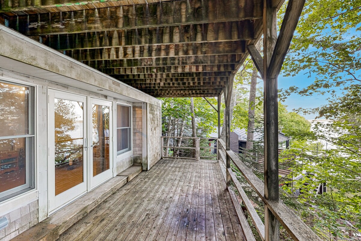 Spacious & tranquil waterfront hideaway on Muscongus Sound
