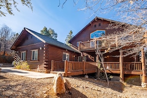 Gorgeous group retreat in Big Bear!