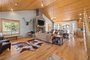 Living room features a fireplace and TV. (Linaker Lodge)