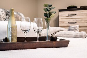 Time for a toast to a wonderful visit, we're happy you're here.