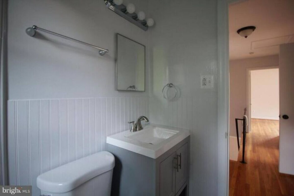 Amazing full house in Alexandria VA, 15 min drive to DC, <1.4 miles to metro