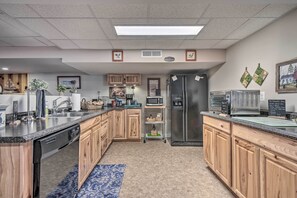 Kitchen | Fully Equipped w/ Cooking Basics