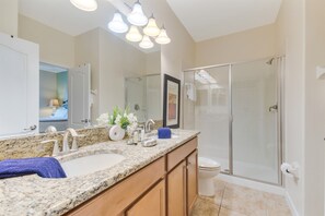 Queen Bathroom