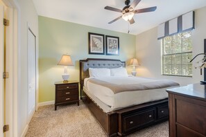 1st Floor Queen With En-Suite