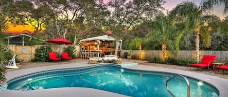 House 1: Backyard Oasis (Tiki Hut w/ TV, Solar Heated Pool, Hot tub, Firepit