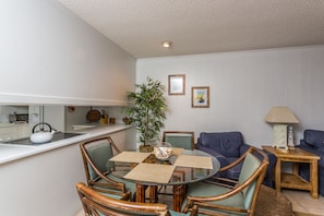 510 A Magnolia - Dining Space