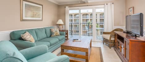 Beach Club 305 - Living Space