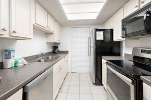 Beach Club 329 - Kitchen