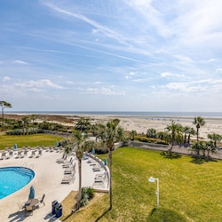 Beach Club 329 - Private Balcony Overlooking Pool