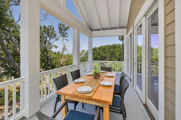 Outdoor dining