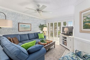Beach Club 221 - Living Space
