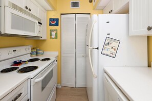 Beach Club 111 - Kitchen