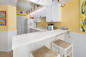 Beach Club 111 - Kitchen